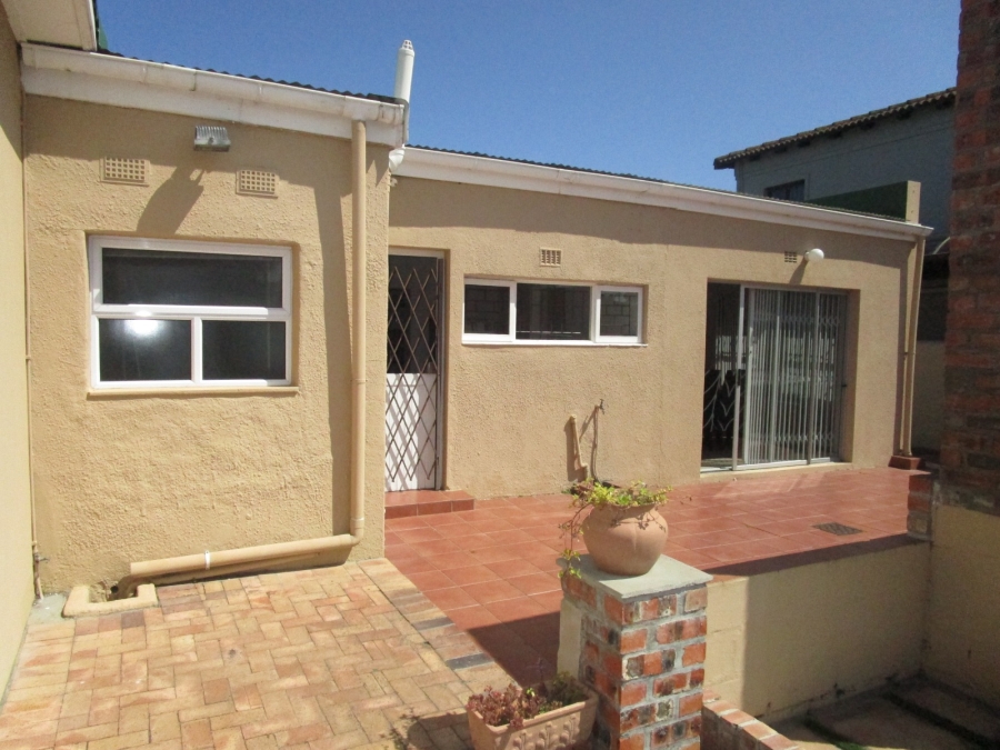 To Let 6 Bedroom Property for Rent in Crawford Western Cape